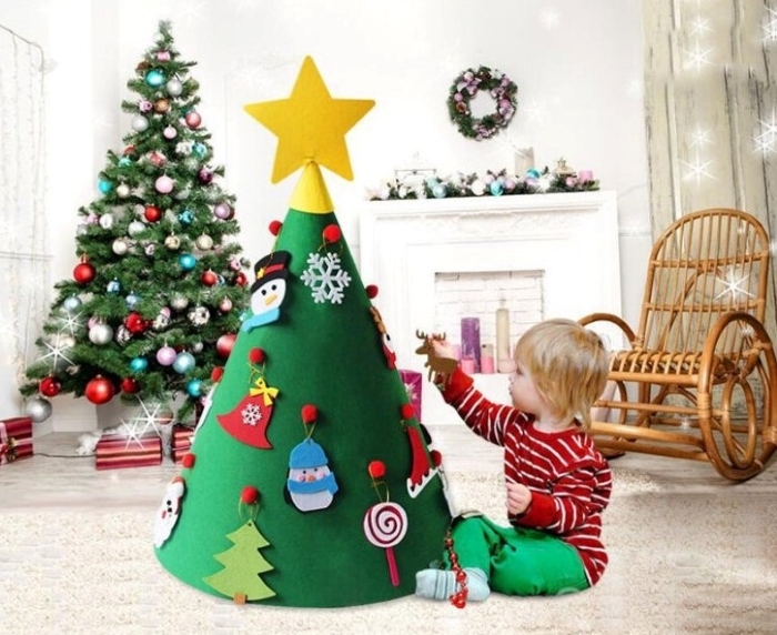 ALBERO DI NATALE IN FELTRO PER SALVARE L’ALBERO DI NATALE (VERO) QUANDO SI HANNO BIMBI IN CASA